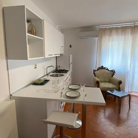 Piccolo Nel Centro Storico Di *